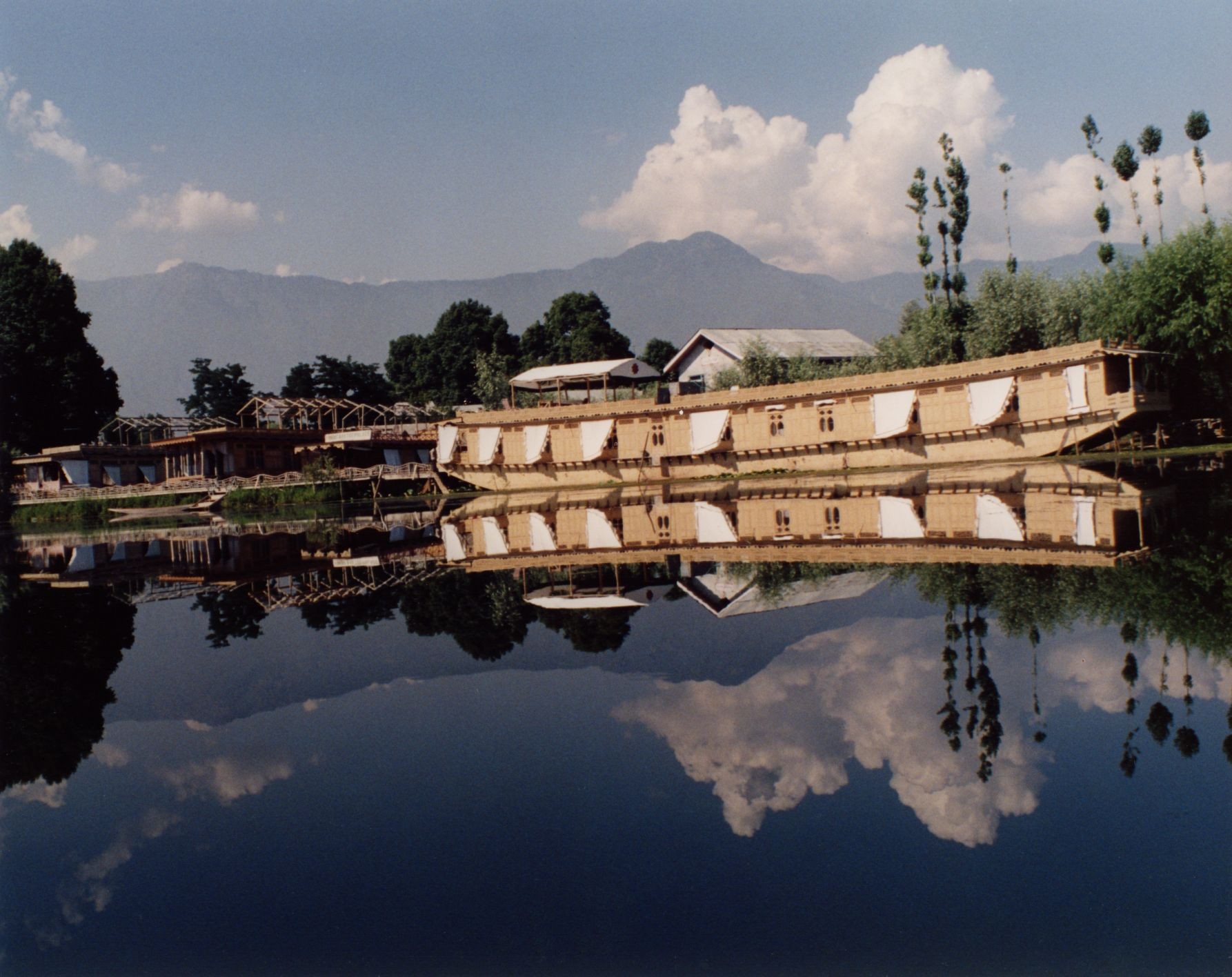 Srinagar houseboat